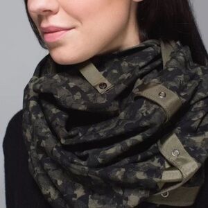 Lululemon Vinyasa scarf Rulu- like New!